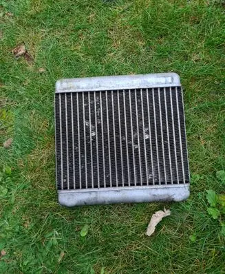 Engine oil radiator