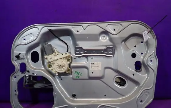Ford Focus C-MAX Front door window regulator with motor 