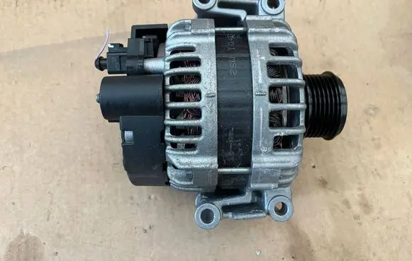 Audi A4 S4 B8 8K Generator/alternator 06H903017T