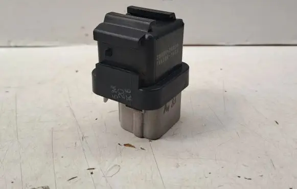 Toyota Avensis T270 Glow plug pre-heat relay 1567003600 2860126030