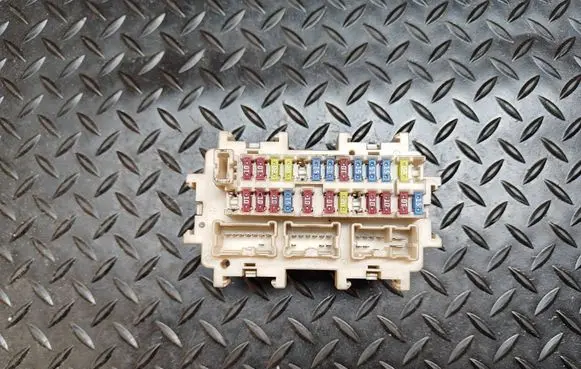 Renault Koleos I Fuse module Jy00a