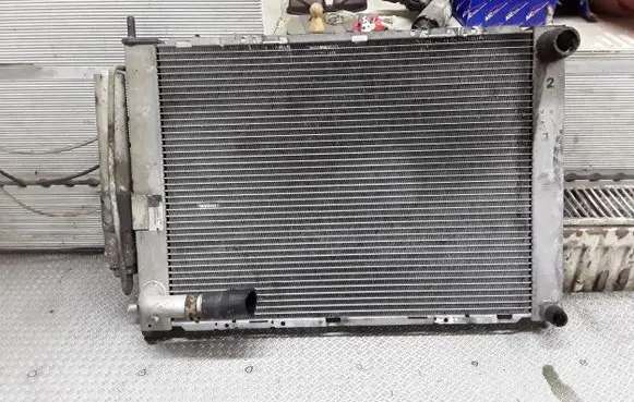 Nissan Note (E11) Coolant radiator