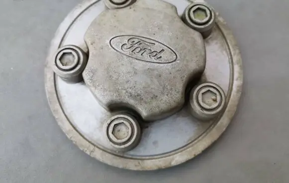 Ford Granada Original wheel cap 82GB1130AC G82520