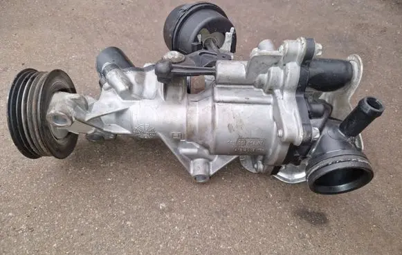 Mercedes-Benz CLA C117 X117 W117 Water pump A2702000601