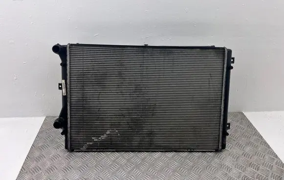 Volkswagen PASSAT B7 Coolant radiator 5K0121253B