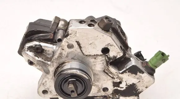 Volvo XC70 Fuel injection high pressure pump 30756125