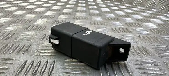 Volvo XC60 Glow plug pre-heat relay 31342686