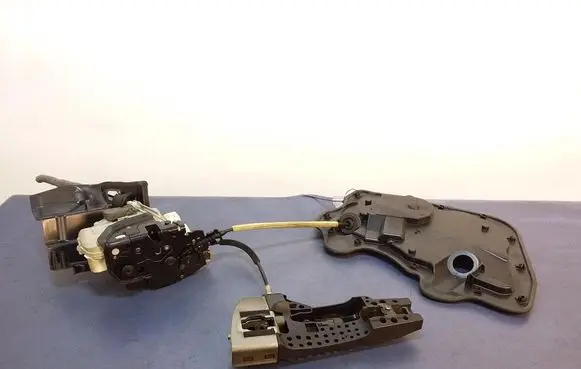 Audi A8 S8 D4 4H Front door lock 4H1837015F