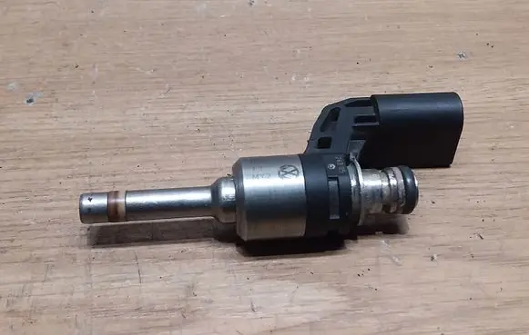 Volkswagen PASSAT B6 Fuel injector 03H906036