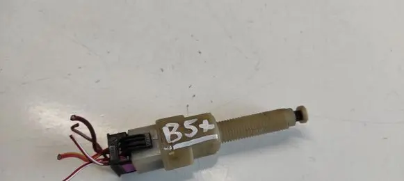 Volkswagen PASSAT B5.5 Brake pedal sensor switch 4A0945515A
