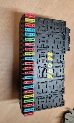 Volkswagen Golf III Fuse module 18904750656 357937039 993600