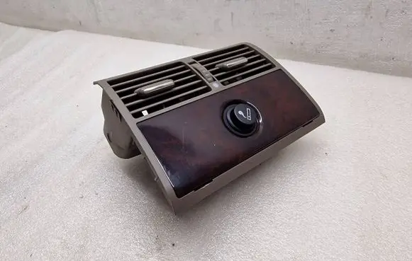 Rear air vent grill