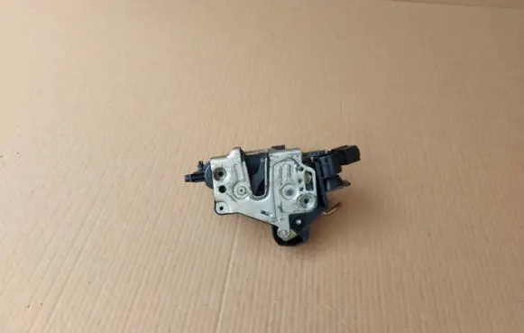 Mercedes-Benz CLK A208 C208 Front door lock 4172111227