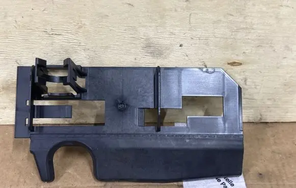 BMW 5 F10 F11 Radiator mount bracket 7613139
