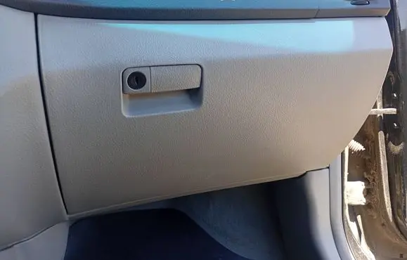 KIA Cerato Glove box