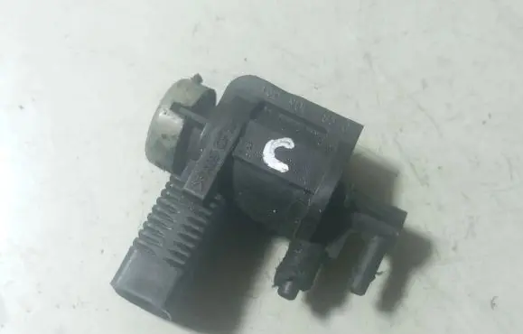 Volkswagen PASSAT B6 Turbo solenoid valve 1J0906283C