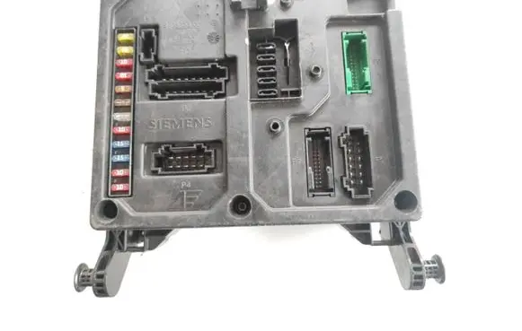 Volkswagen Sharan Fuse module S110730200G 7M3962258L 611210641