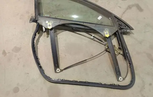 Audi A6 S6 C6 4F Front door window/glass frame 4F0837462C