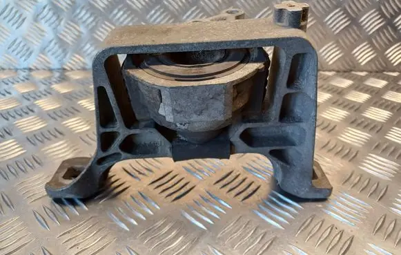 Engine mount bracket