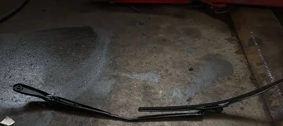 Volvo V50 Front wiper blade arm 8623160