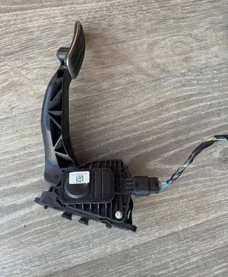 Ford Mondeo MK V Accelerator throttle pedal K19220