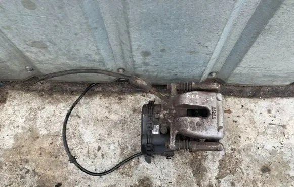 Mercedes-Benz GLA W156 Rear brake caliper A2464232398