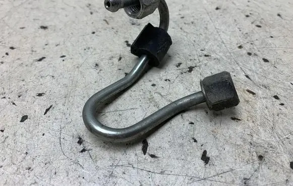 Volkswagen Golf VI Fuel main line pipe