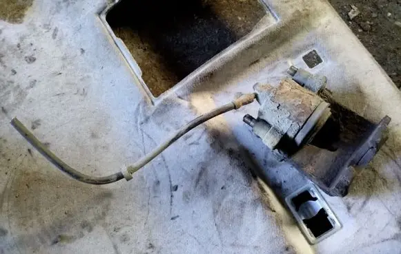 Volkswagen Golf IV Front brake caliper