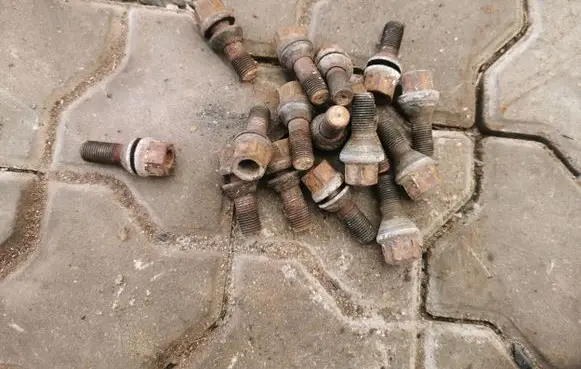 Peugeot Partner Nuts/bolts 