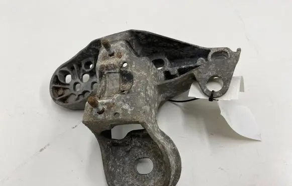 Audi A4 S4 B7 8E 8H Engine mounting bracket 8E0199351F