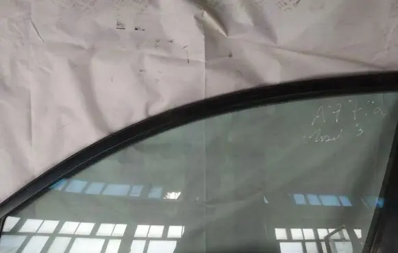 Mazda 3 I Front door window glass four-door