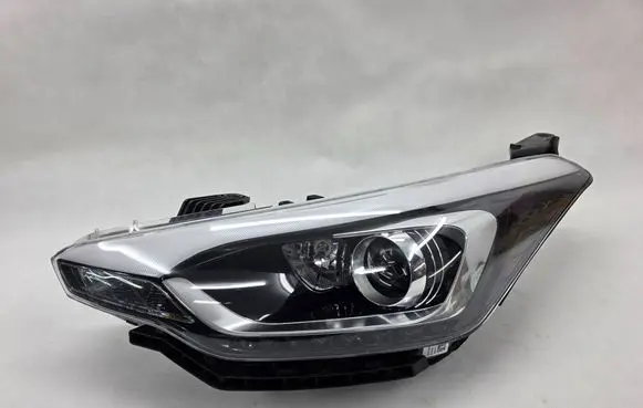 Hyundai i20 Active Headlight/headlamp 92101C8200