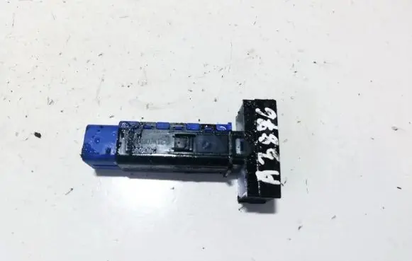Hyundai Santa Fe Windscreen/window heater switch 202002962