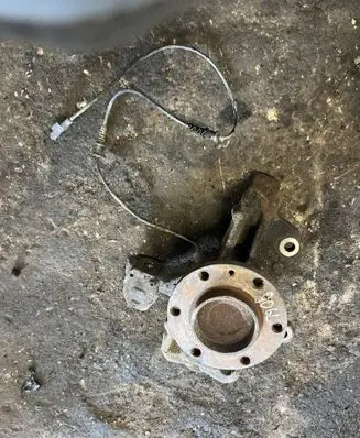 Mercedes-Benz Sprinter W906 Front wheel hub