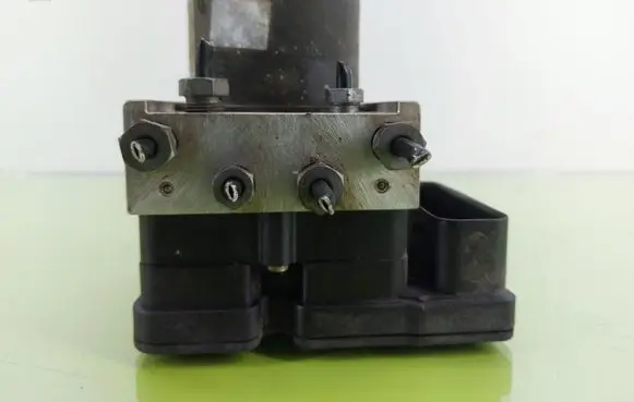 Ford Fiesta ABS Pump 4S612M110CC