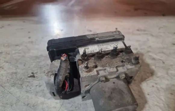 Toyota Corolla Verso E121 ABS Pump 4451013070