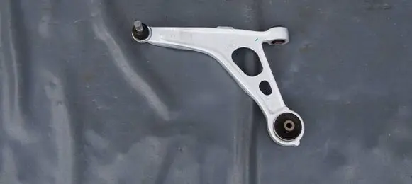 Nissan Qashqai J12 Front lower control arm/wishbone 6RR