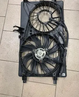 Renault Master III Radiator cooling fan shroud 698424