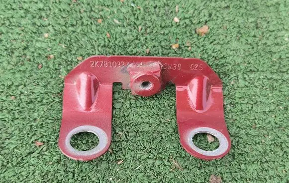 Volkswagen Caddy Fender mounting bracket 2K7810333
