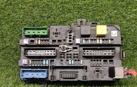 Opel Zafira B Power management control unit 13268287 13268287LJ 5DK00866925