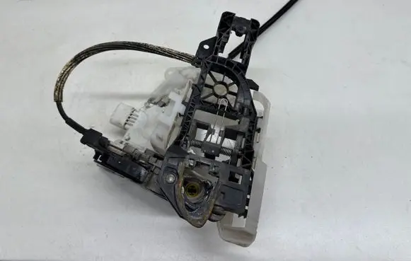 Volkswagen PASSAT B7 Front door lock 601001043421P