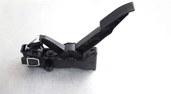 Mercedes-Benz A W169 Accelerator throttle pedal A1693000104