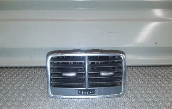 Audi A6 S6 C6 4F Rear air vent grill 4F0819203