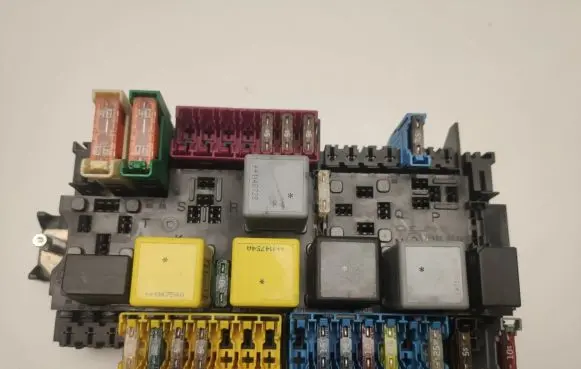 Mercedes-Benz B W246 W242 Fuse module A2469060093