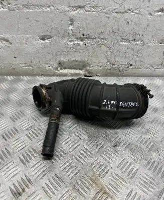 Hyundai Santa Fe Air intake hose/pipe 281302W300