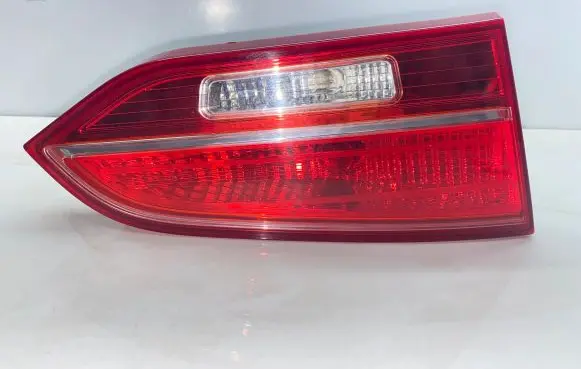 Hyundai Santa Fe Tailgate rear/tail lights 924052W0 924052W030L