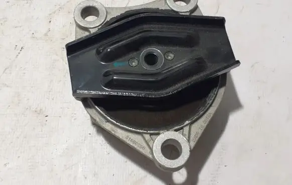 Volvo C40 Engine mount bracket 31686296