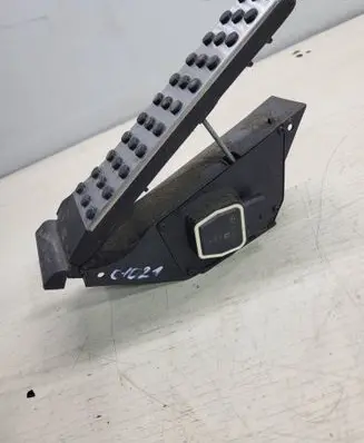 Mercedes-Benz C W204 Accelerator throttle pedal A2043000004 0019 140313