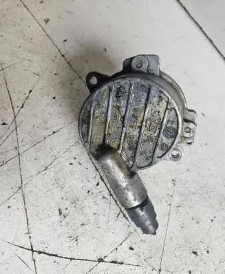 Mercedes-Benz C W203 Vacuum pump A6112300265