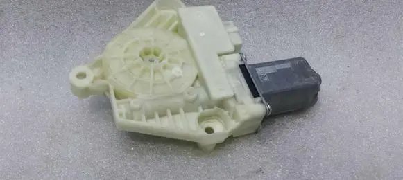 Mercedes-Benz GLC X253 C253 Front door window regulator motor A2059060113